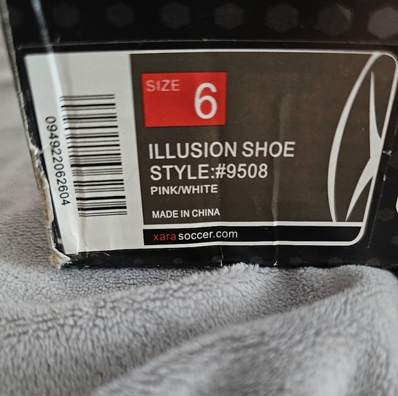 Xara Soccer Illusion Pink White Sz 6 Yth, 8 Womens Cleats Kids Sports Equipment - Picture 5 of 8